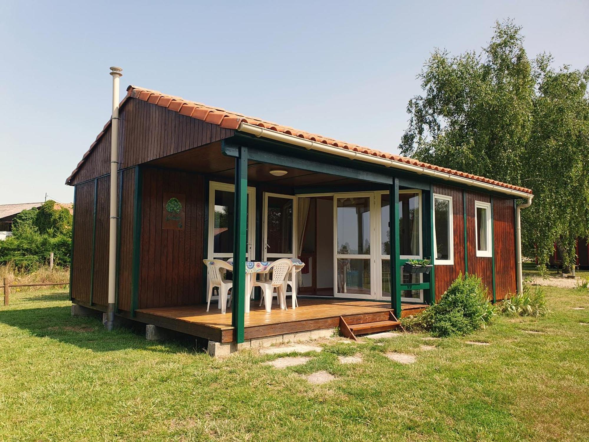 Les Chalets Du Quignon Autry-le-Chatel エクステリア 写真