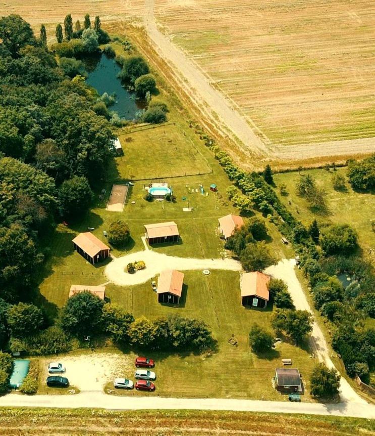 Les Chalets Du Quignon Autry-le-Chatel エクステリア 写真