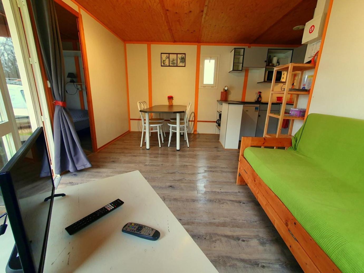 Les Chalets Du Quignon Autry-le-Chatel エクステリア 写真